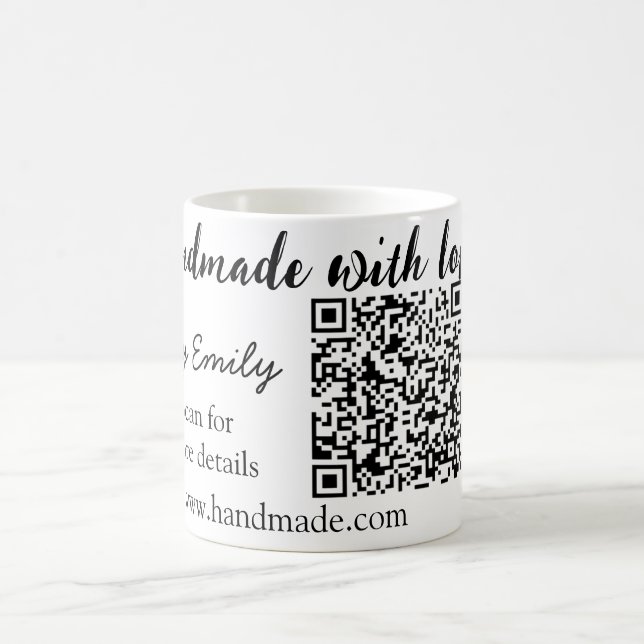 Mug Fait à la main avec amour code Q R site web petite (Centre)