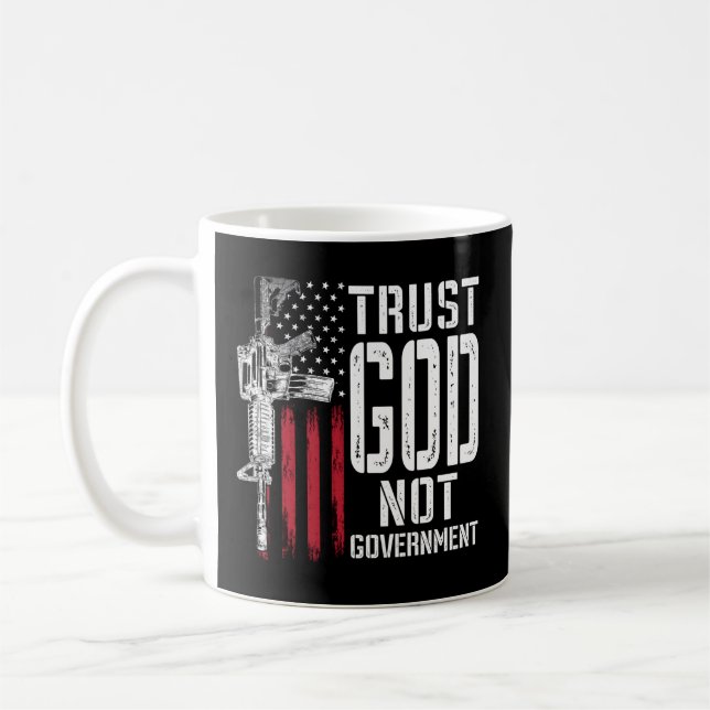 Mug Faites confiance à Dieu et non au gouvernement - P (Gauche)