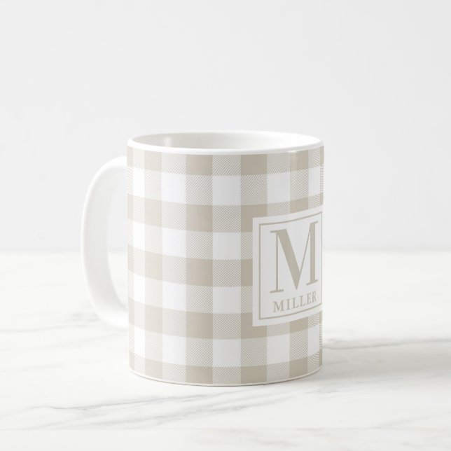 Mug Farmhouse Beige Buffalo Check Nom de famille Monog (Devant gauche)