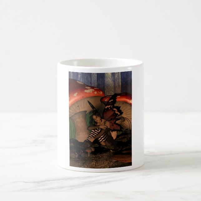 Mug Fée de région boisée sous des champignons (Centre)