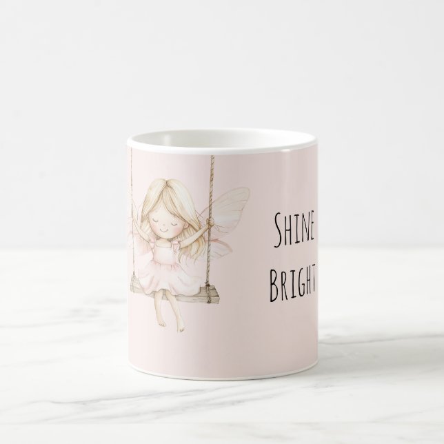 Mug Fée Rose Blush sur une Balançoire (Centre)
