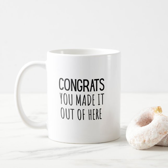 Mug Félicitations, Vous L'Avez Fait Sortir D'Ici ! (Avec donut)