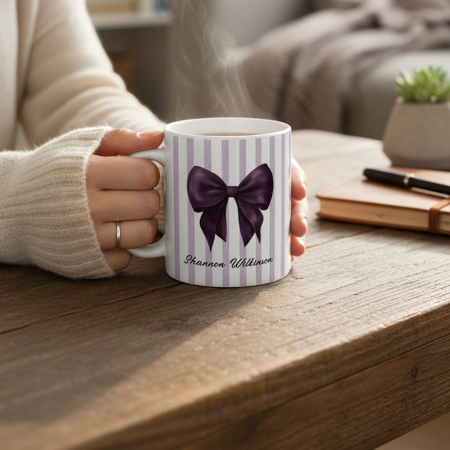 Mug Féminin avec un Élégant Nœud Violet (Créateur téléchargé)