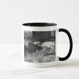 Mug Femme allaitant une antilope