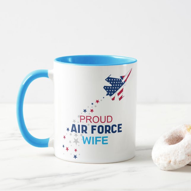 Mug Femme américaine fière de l'armée de l'air (Avec donut)
