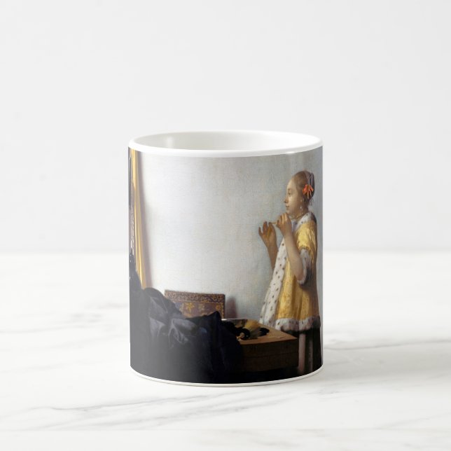 Mug Femme avec collier de perles, Johannes Vermeer (Centre)