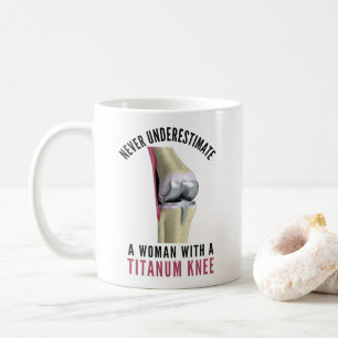 Mug Femme avec genou Titanum Jamais UNdéestimer
