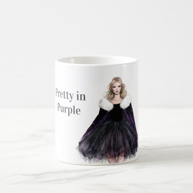 Mug Femme Blonde Jolie en Robe Violette (Centre)