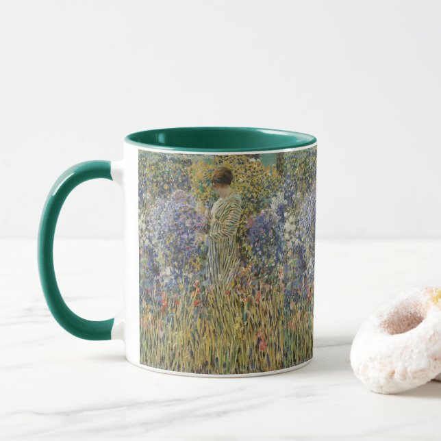 Mug Femme dans un jardin de Frederick Frieseke, Beaux- (Avec donut)
