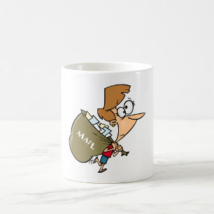 Mug Femme drôle portant un lourd sac de courrier