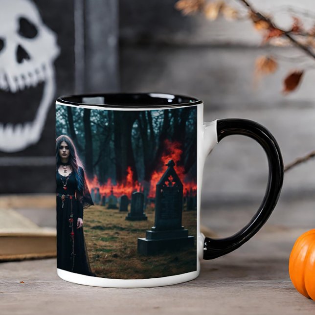 Mug Femme gothique dans un cimetière en feu (Créateur téléchargé)