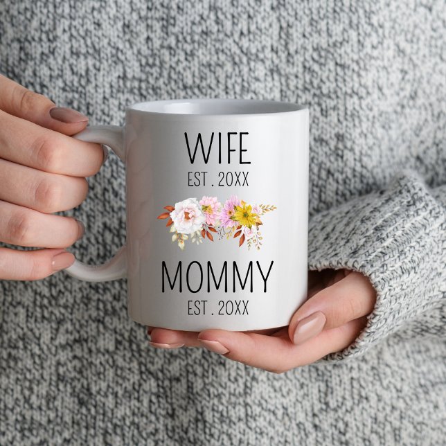 Mug Femme Maman Est 2024 Maman être pour la fête des m (Créateur téléchargé)