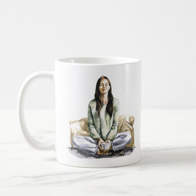 Mug Femme Relaxant et buvant du café (Gauche)