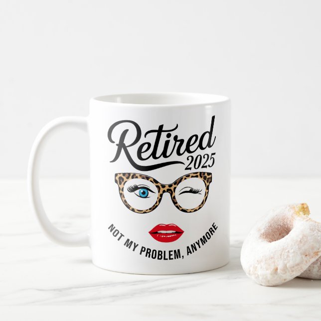 Mug Femme retraitée 2025 (Avec donut)
