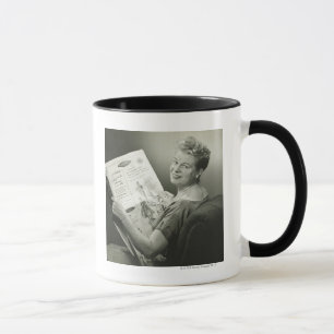 Mug Femme s'asseyant dans la chaise