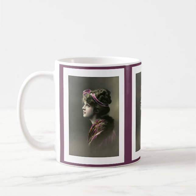 Mug Femme victorienne avec une expression pleine d'esp (Gauche)