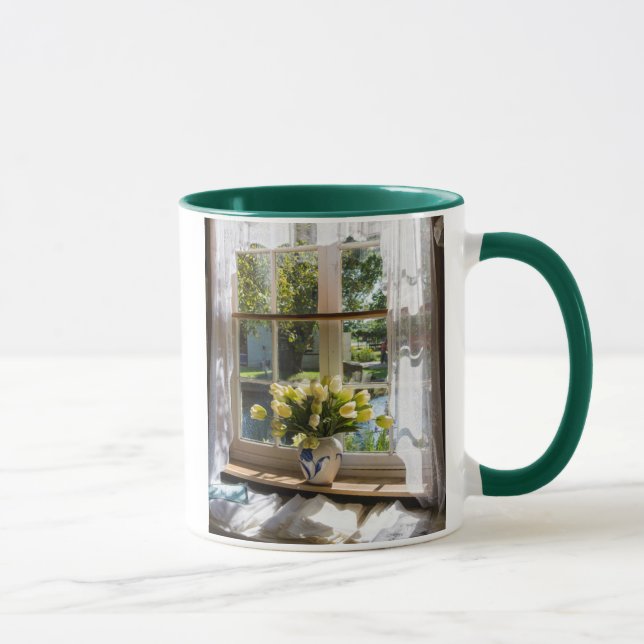 Mug Fenêtre avec rideau de dentelle et tulipes (Droite)