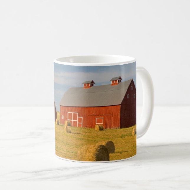 Mug Fermes | Barres rouges près de balles de foin (Devant droit)
