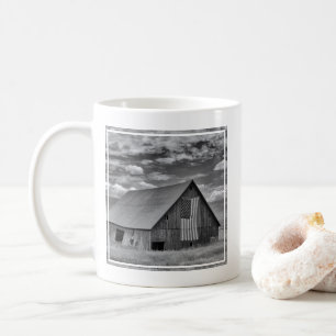 Mug Fermes BW American Flag Barn Scene