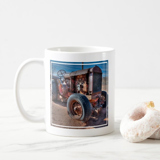 Mug Fermes | Tracteur d'antiquité rouillé (Avec donut)