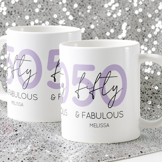 Mug Fête d'anniversaire de 50 ans Purple 50 et fabuleu (Purple 50 and fabulous Script 50th Birthday Party Coffee Mug)