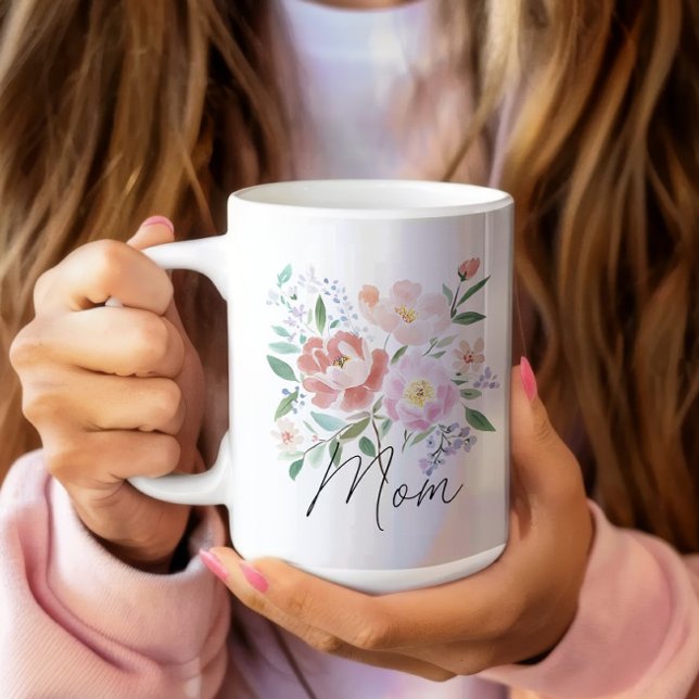 Mug Fête des mères florales roses beige avec légende (watercolor pink beige floral mom birthday mothers day coffee mug)