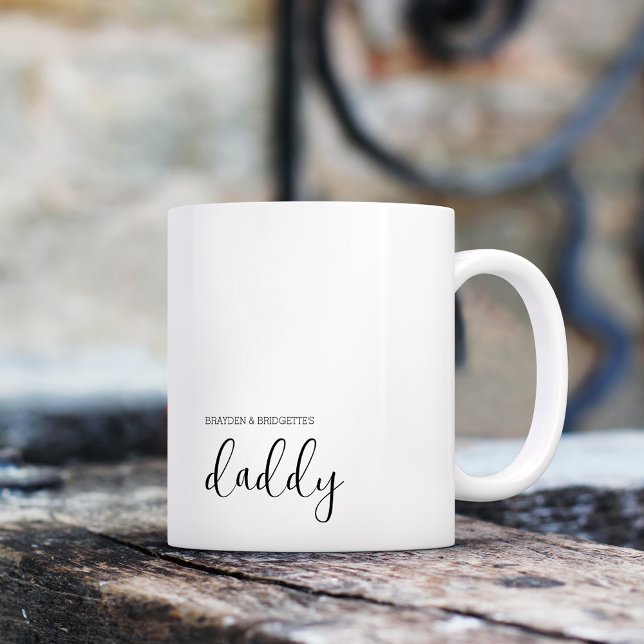 Mug Fête des pères Daddy Modern Simple Kids Names (Simple Black and White Fathers Day Coffee Mug Kids Names Customizable Daddy Mug)