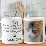 Mug Fête des pères - Drôle Chat Papa Personnalisé Anim<br><div class="desc">Surprise papa cette Fête des pères avec cette super mignonne tasse de papa chien. Papa... Je suis tellement désolé pour toutes les fois où je vous ai embrassé ... après avoir léché mon cul. Personnalisez avec la photo préférée de papa chat, et le nom. DROIT D'AUTEUR © 2020 Judy Burrows,...</div>