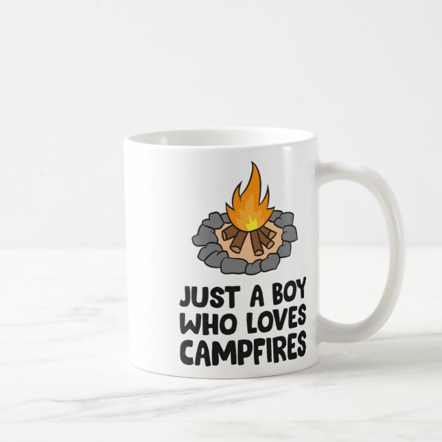 Mug Feu de camp de camping Juste un garçon qui aime le (Droite)