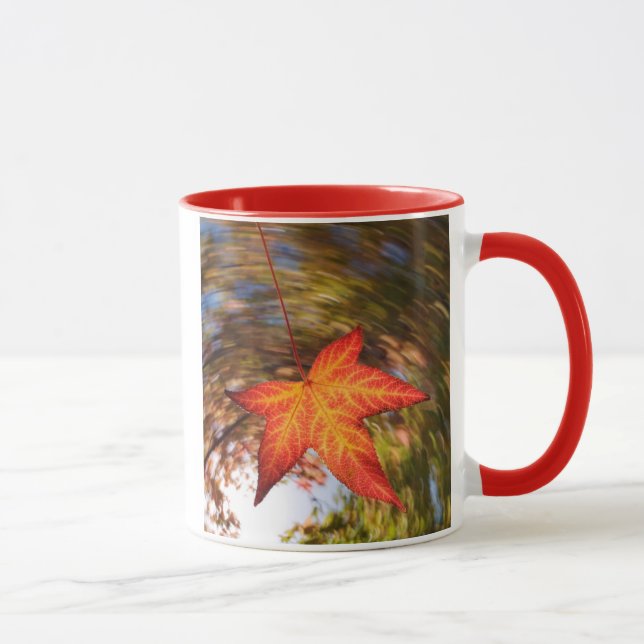 Mug Feuille tombante d'un arbre en automne (Droite)