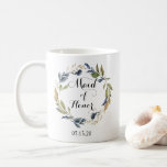 Mug Feuilles de la marine et de la nature Maid d'honne<br><div class="desc">Imprimé au design moderne et élégant Greenery and Navy Feuilles Wreath Maid of Honor Coffee Mug qui peut être customisé avec votre texte. Veuillez cliquer sur le bouton "Customiser" et utiliser notre outil de conception pour modifier ce modèle. Consultez le magasin Graphic Art Design pour trouver d'autres produits qui correspondent...</div>