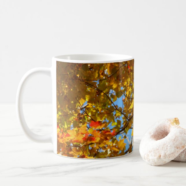 Mug Feuilles d'érable jaune et ciel bleu (Avec donut)