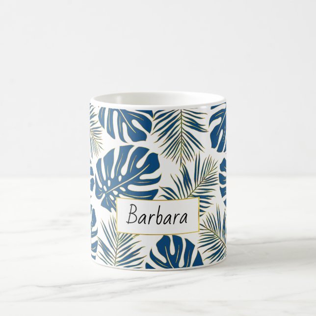 Mug Feuilles tropicaux bleu et or classique et nom (Centre)