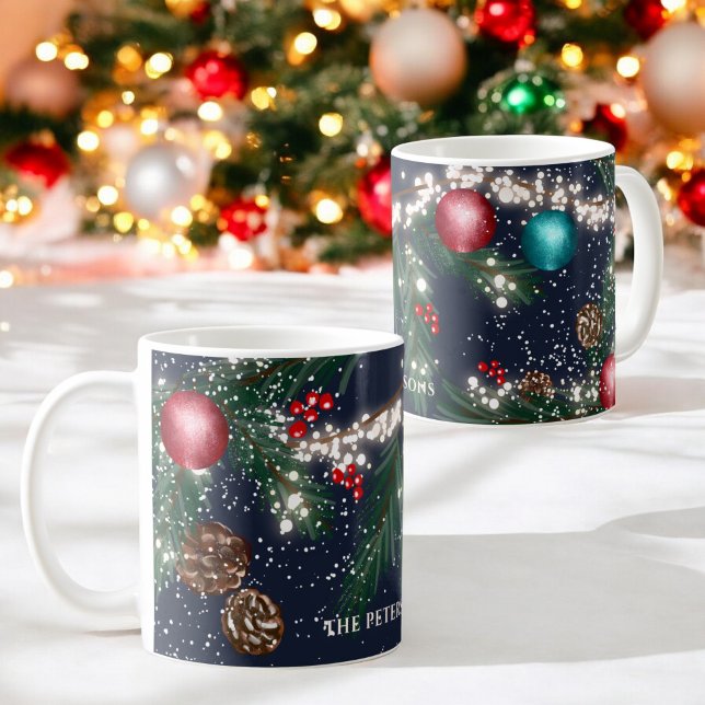 Mug Feux de Noël branches de pin neige bleu fête (Christmas lights pine branches snow blue festive coffee mug)