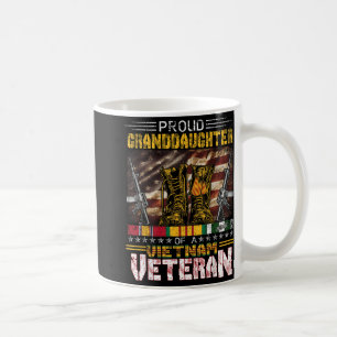 Mug Fière Petite-Fille D'Une Chemise Vétérinaire Du Vi