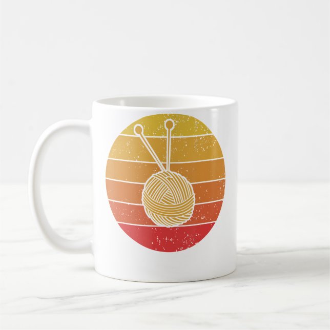 Mug Fil de coucher de soleil rétro Drôle de tricoteuse (Gauche)