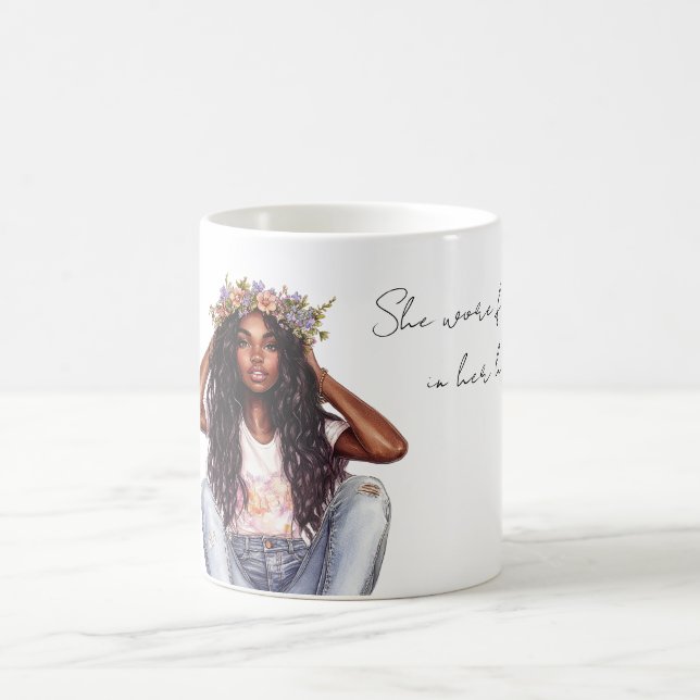 Mug Fille aux cheveux noirs fleurs dans ses cheveux (Centre)