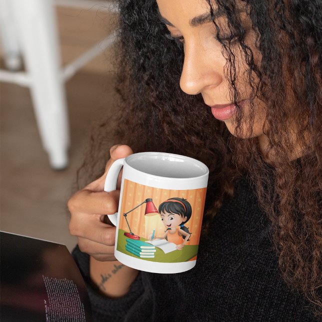 Mug Fille étudiant à un bureau faisant ses devoirs (Créateur téléchargé)