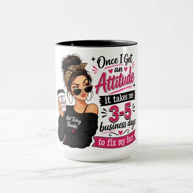 Mug Fille mignonne et impertinente au café (Centre)