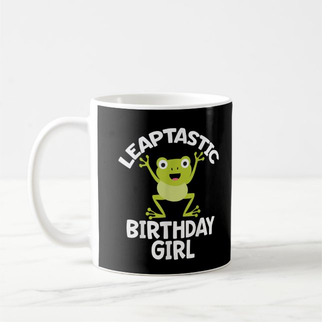 Mug Fille née le jour bissextile, jeu de mots drôle (Gauche)
