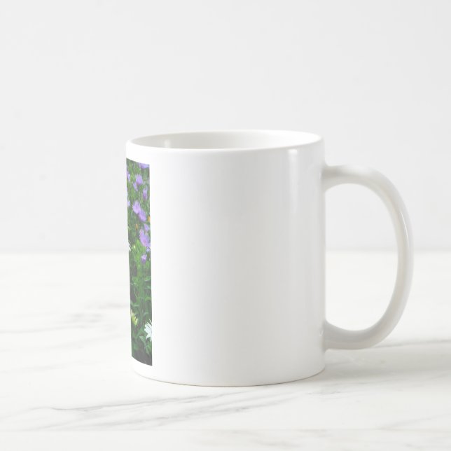 Mug Fleur de cône blanc, fleurs pourpres et papillon (Droite)