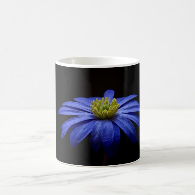 Mug Fleur Gerbera Blue Daisy sur un arrière - plan noi (Centre)