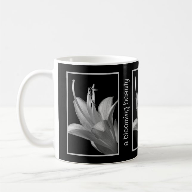 Mug Fleur Hosta Elégante personnalisée noir et blanc (Gauche)