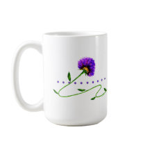 Fleur violette sur une vigne