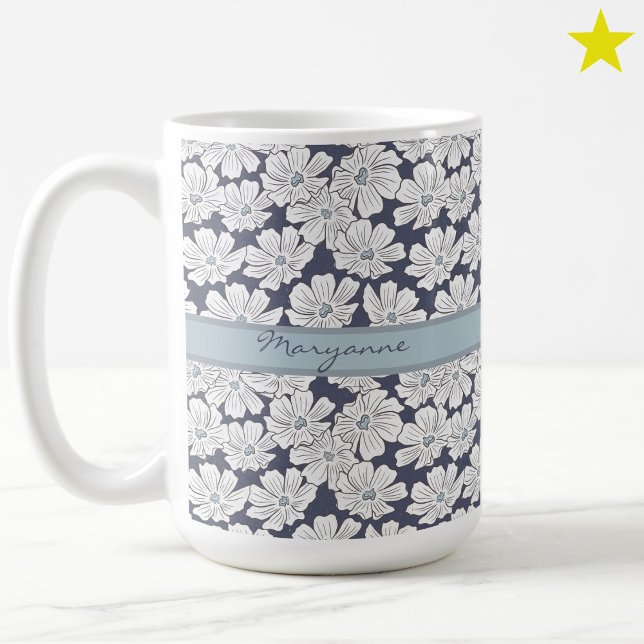 Mug Fleurs blanches rustiques croquis teinte bleue nom (Créateur téléchargé)