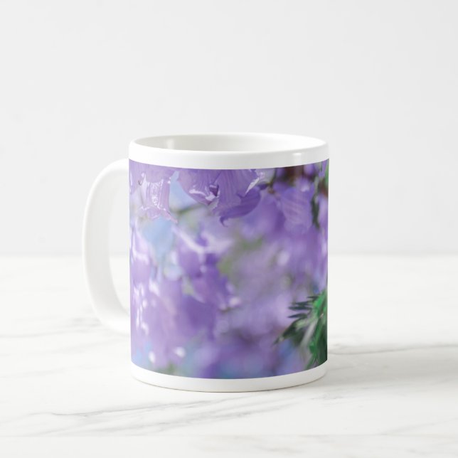 Mug Fleurs d'arbre pourpres de Jacaranda (Devant gauche)