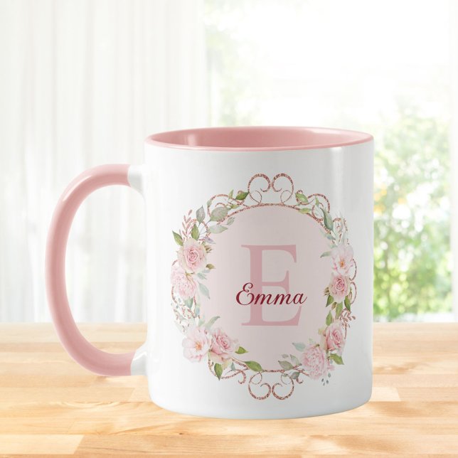 Mug Fleurs de rose rose poudré en aquarelle à monogram (In situ)