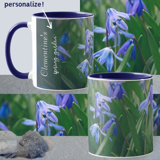 Mug Fleurs de scilla bleue dans le jardin de printemps (Créateur téléchargé)