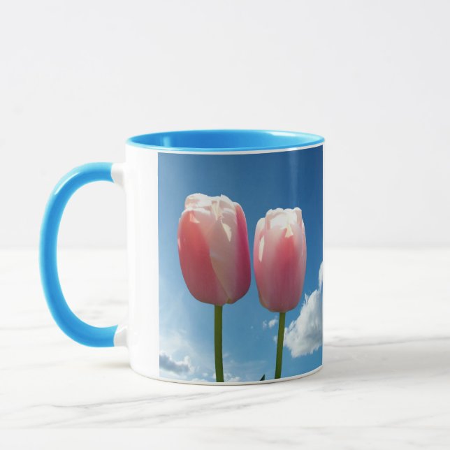 Mug Fleurs de tulipes dans un ciel bleu (Gauche)