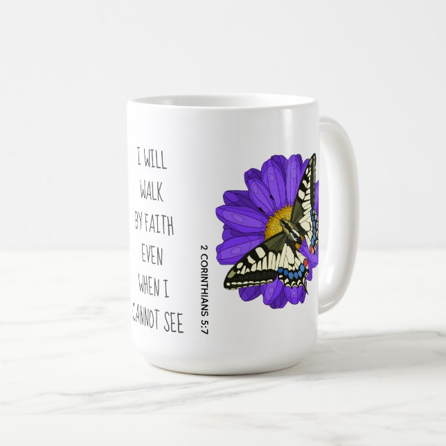Mug Fleurs et papillons, w verse 2 Corinthiens 5:7 (Devant droit)